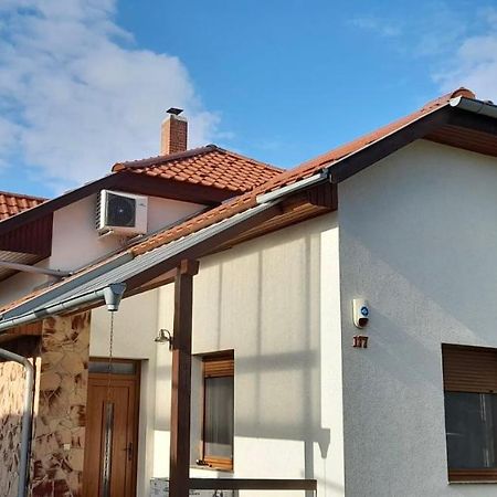 Laszlo Nyaralohaz Balatonfenyves Luaran gambar
