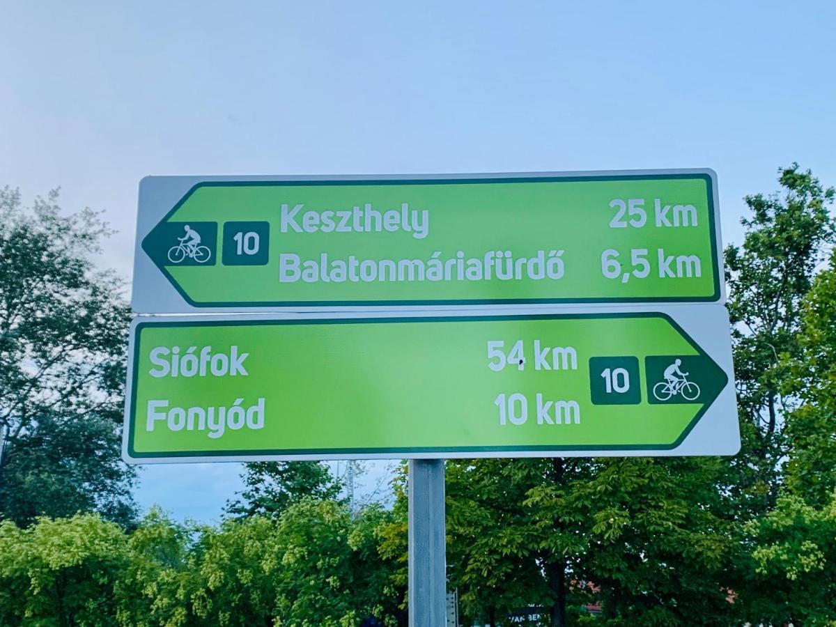 Laszlo Nyaralohaz Balatonfenyves Luaran gambar