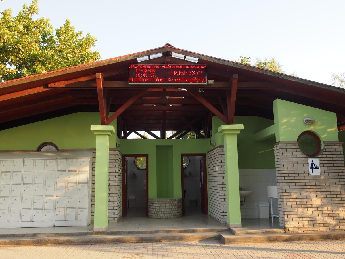 Laszlo Nyaralohaz Balatonfenyves Luaran gambar