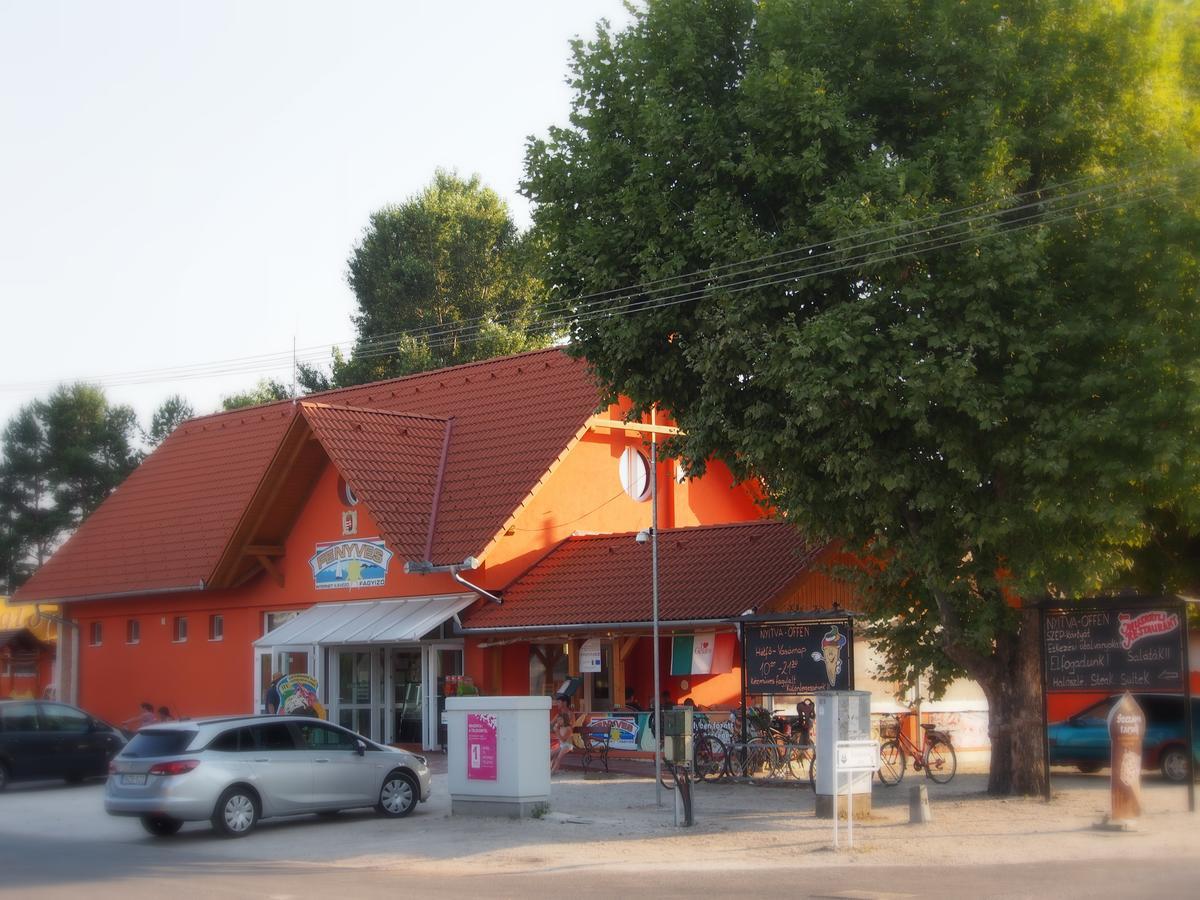 Laszlo Nyaralohaz Balatonfenyves Luaran gambar