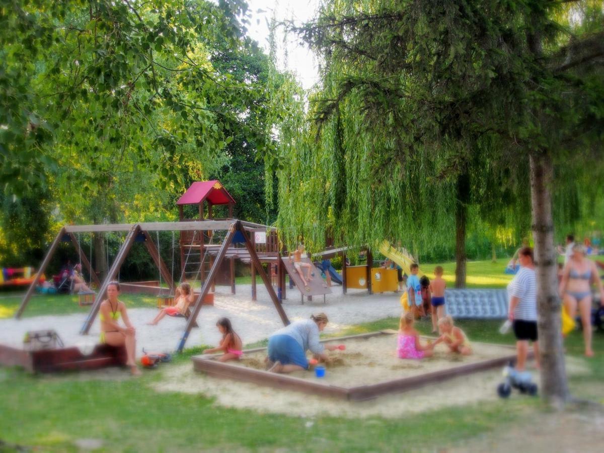 Laszlo Nyaralohaz Balatonfenyves Luaran gambar